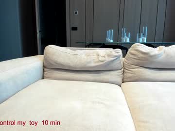 girl
        carolinaherera cam image #5581374