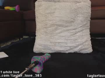 girl
        taylor_love_303 cam image #1388642