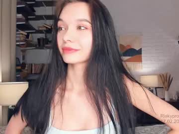 girl
        riskyproject cam image #6156961