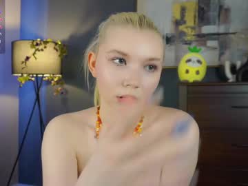 girl
        mildredbain cam image #6292494