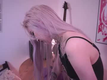 girl
        fraulein_mooon cam image #6543938