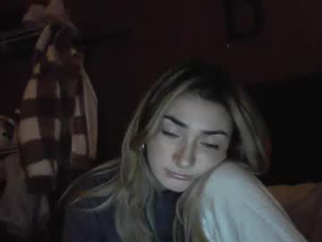 girl
        demiibear cam image #1507633