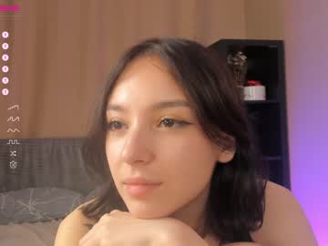 girl
        aimeerogers cam image #1657217