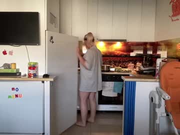 girl
        kiradivine cam image #1941472
