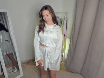 girl
        wave_of_happy_ cam image #2808185