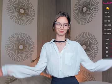 girl
        happiness_call cam image #2079724