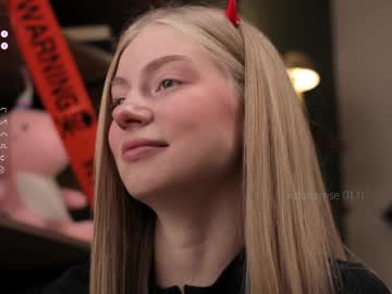 girl
        kateharrise cam image #5380682