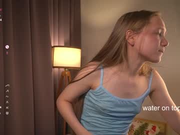 girl
        lyly_bambi cam image #5824699
