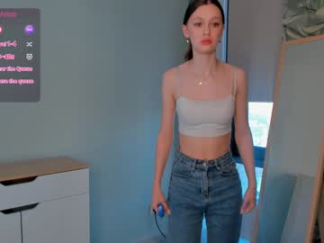 girl
        cwenhardey cam image #5760092