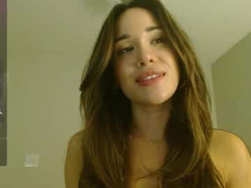 girl
        valerie_james3 cam image #4517479