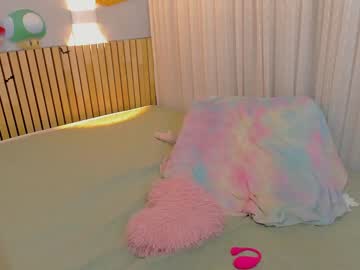 girl
        little_effy18 cam image #2727859