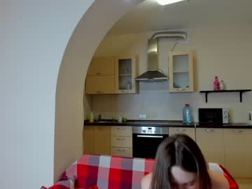 girl
        lisaosbornes cam image #1519586