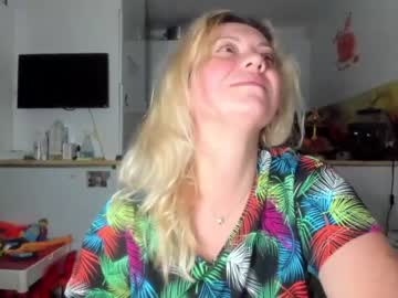 girl
        kiradivine cam image #197468