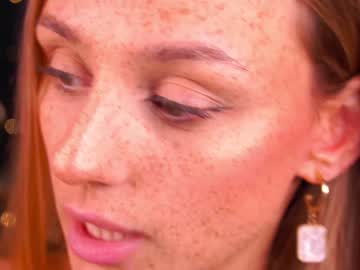 girl
        artease cam image #513287