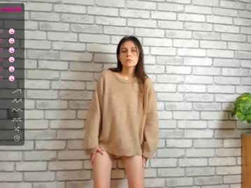 girl
        carolynjacquelins cam image #278284