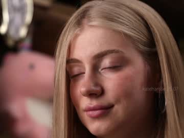 girl
        kateharrise cam image #4677817