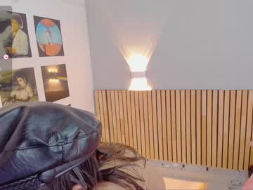 girl
        little_effy18 cam image #2825215