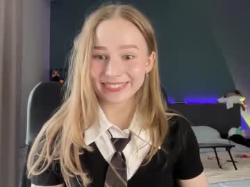 girl
        whoisalisa cam image #4719528