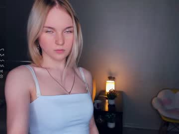 girl
        mayevett cam image #3667918