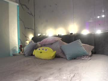 girl
        nina_mon cam image #4265259