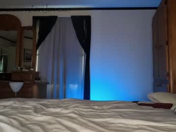 couple
        ari_lovexo cam image #1772240