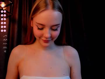 girl
        lolliis cam image #2955557