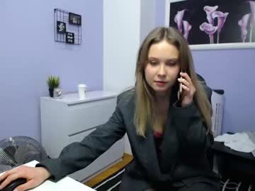 girl
        lucy_marshman cam image #758192
