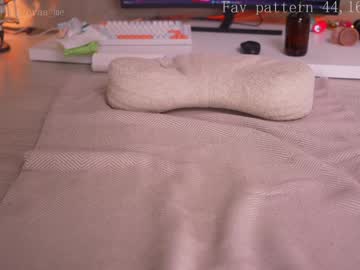 girl
        lil_eva cam image #6394941