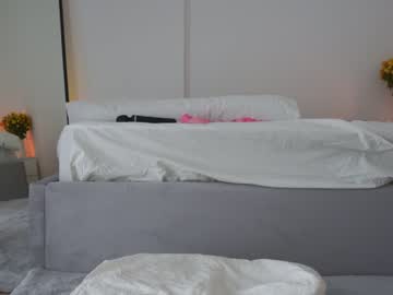 girl
        emma_land cam image #1402444