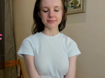 girl
        maryrogersa cam image #2285640