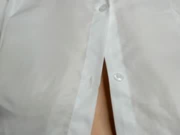 girl
        lauratanguy cam image #5355024