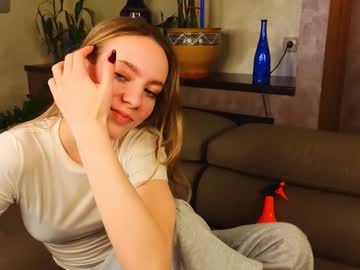 girl
        sunnivaharder cam image #6539424