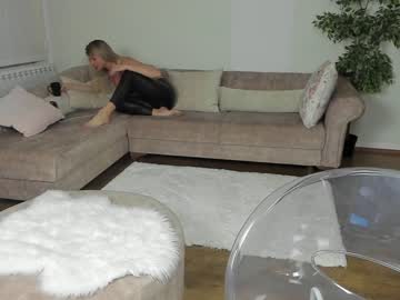 girl
        fetish_life cam image #801075