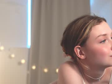 girl
        april_blush cam image #3922188