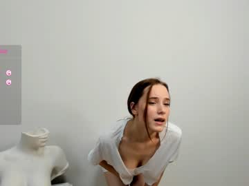 girl
        margarethowell cam image #2636554