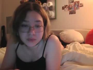 girl
        ftarh18 cam image #1653133
