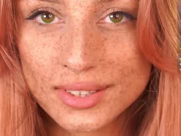 girl
        artease cam image #6797146