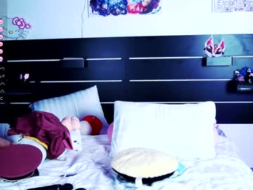 girl
        madnessalise cam image #2261057