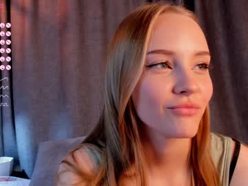 girl
        lolliis cam image #2682749