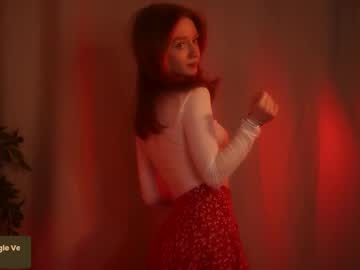 girl
        lizzy_blaze cam image #6612982