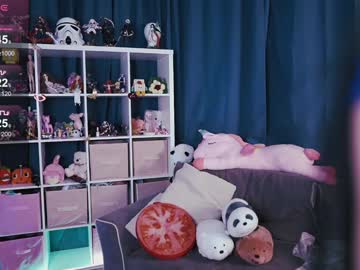 girl
        madnessalise cam image #6777320