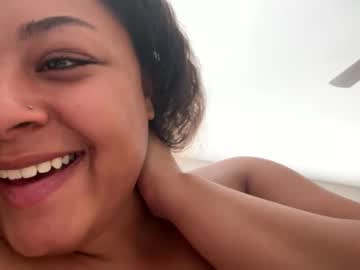 girl
        adriana318798 cam image #6157794