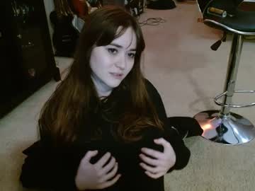 girl
        pillogoddess cam image #5596983