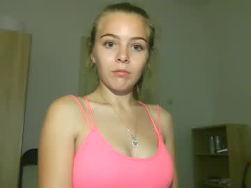 girl
        inocent_student17 cam image #2151188