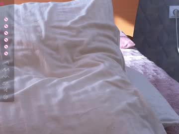 girl
        evasee cam image #5256567