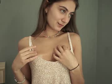 girl
        tessarosse_ cam image #2039700