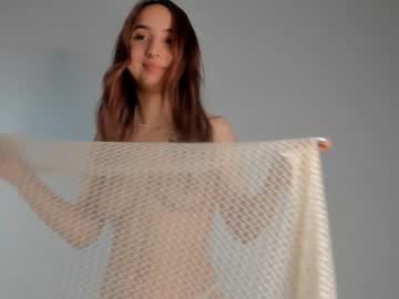 girl
        evadolphin cam image #1534651