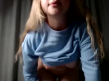 girl
        deinalin cam image #1376357