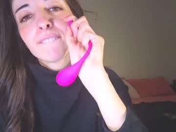 girl
        rosykindred cam image #1083093