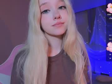 girl
        irma_bell cam image #4309333